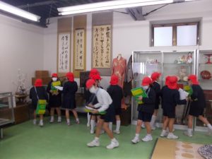 垂水小学校３年生郷土学習で来館-2